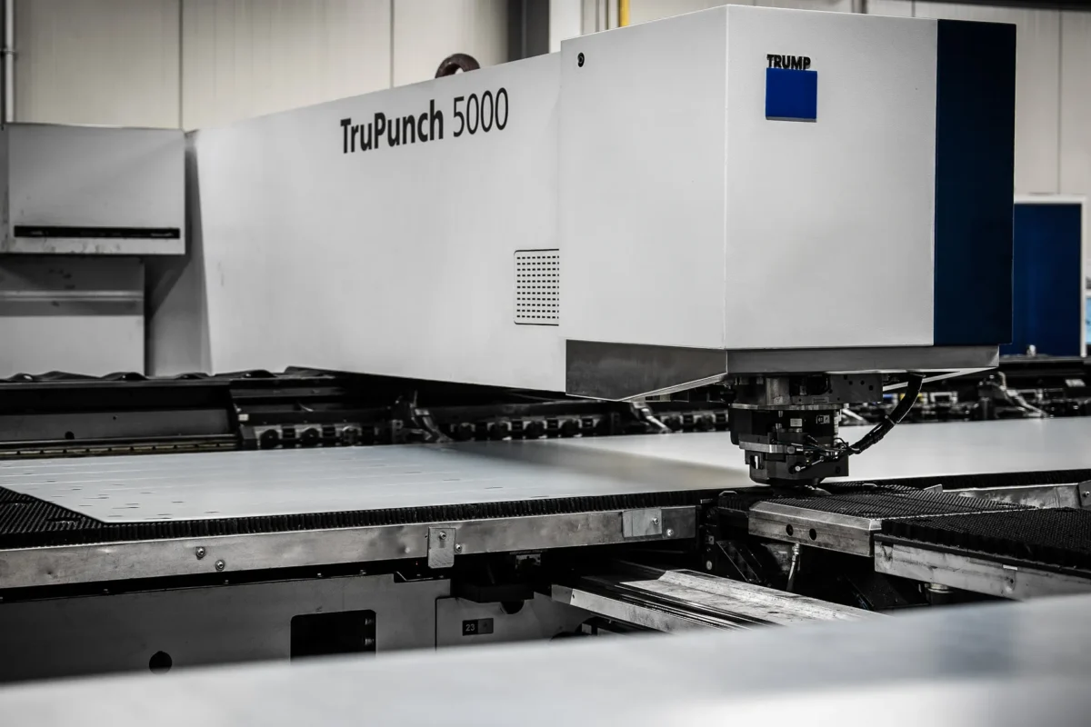 Maszyna wykrawająca TruPunch 5000 przy pracy