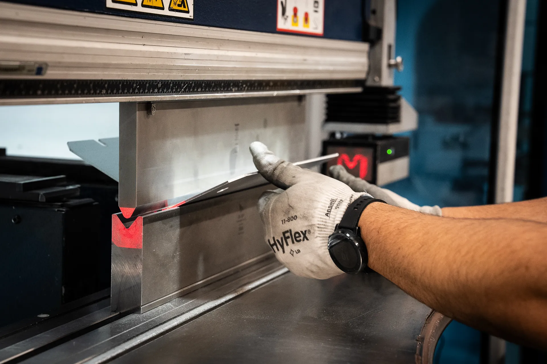 Prasa krawędziowa: rodzaje, zastosowanie i&nbsp;parametry techniczne